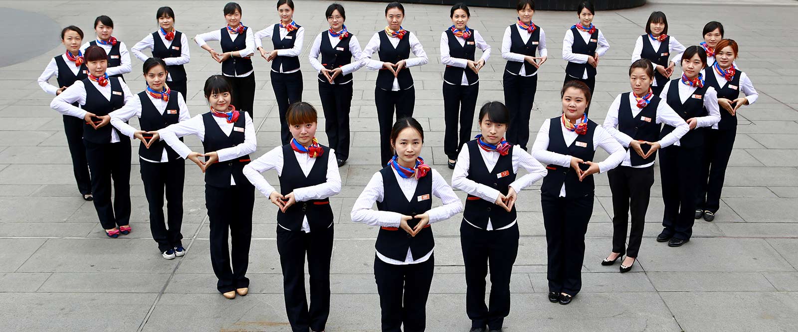 集體照專業(yè)拍攝 創(chuàng)意合影姿勢(shì)大全與服務(wù)指南