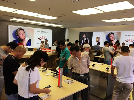 華為即墨首家體驗店盛大開業(yè)，青島服務(wù)體驗再升級